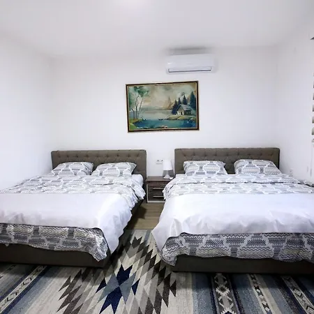 Green Hills Apartment *